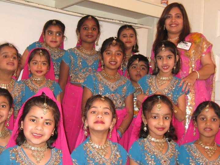 Swati Shah with Noopur Dance Academy students